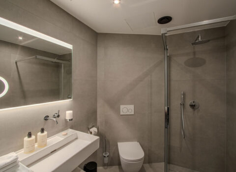 Triple Room Bathroom