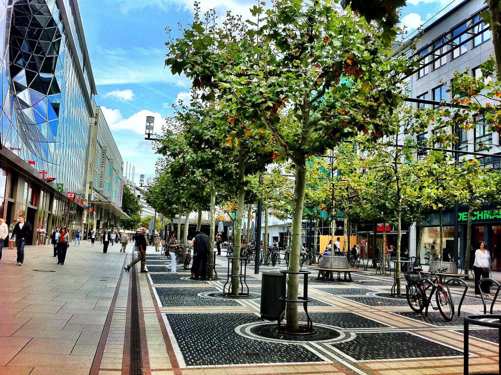 Shopping on Zeil Street in Frankfurt